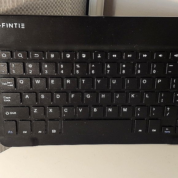 Wireless Keyboard - Picture 2 of 5